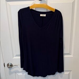 Zenana Outfitters Navy V-Neck Long Sleeve Tee
